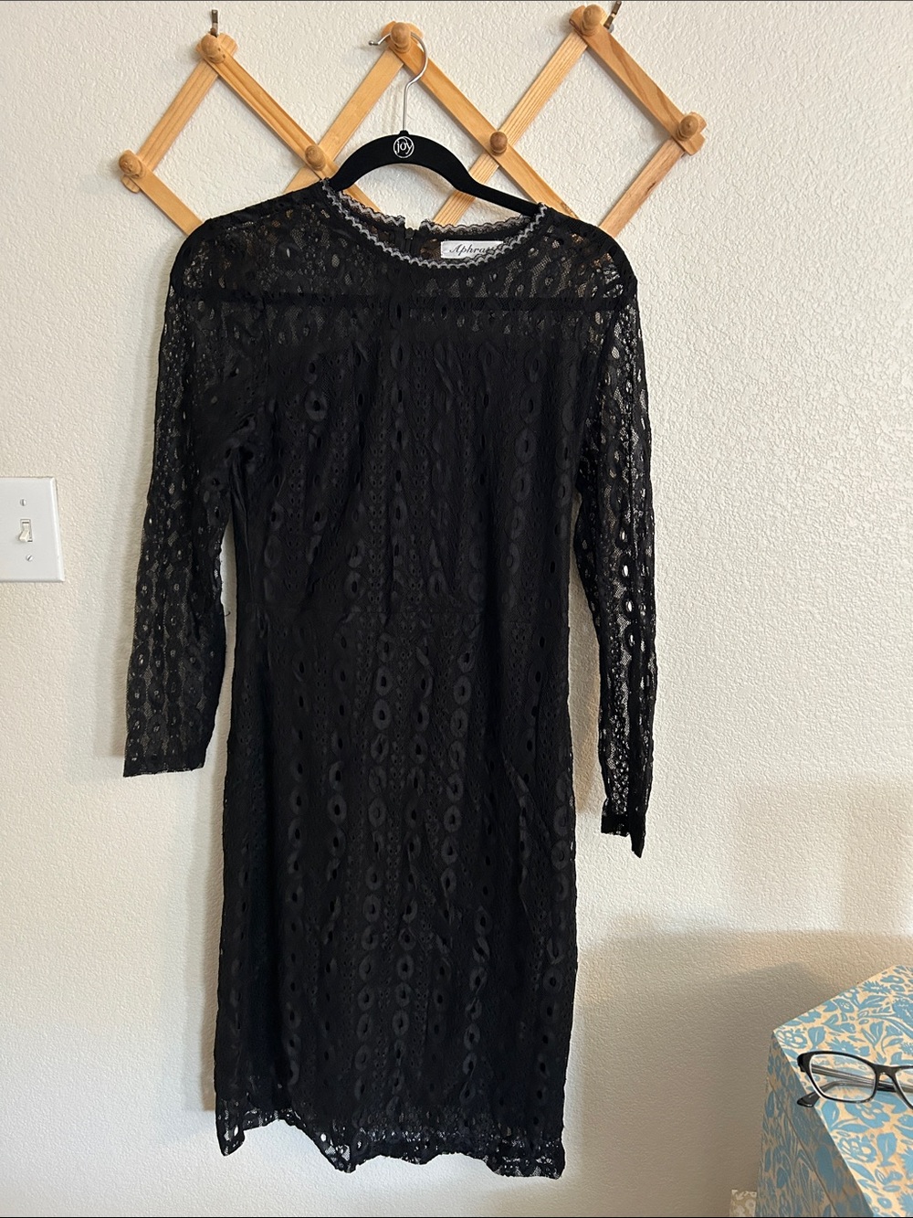 Aphratti Black Lace Long-Sleeve Sheath Dress